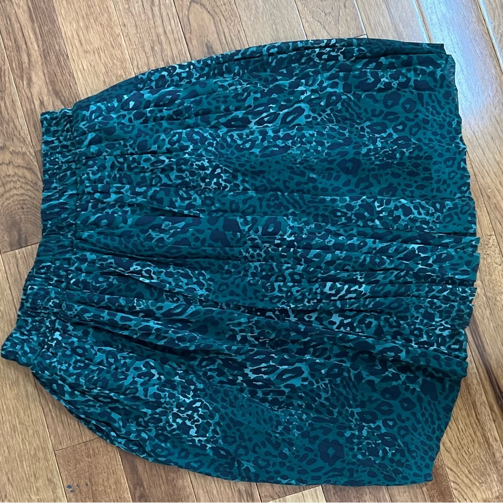 Banana Replublic pleated Skirt size 8